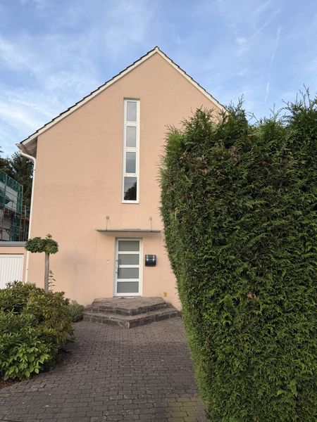 freistehend.familie.raum.